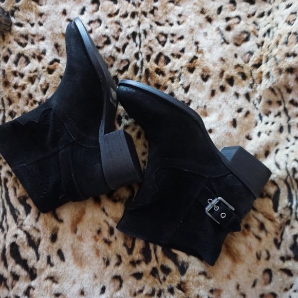 NEW Naughty Monkey Zoey perforated leather boots 7 - Picture 8 of 10